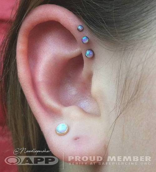 needle-pusher:I had the pleasure of performing this triple forward helix today on the awesome miss L