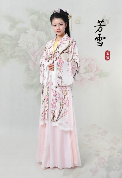 fouryearsofshades:  (via 芳雪 华夏粹 汉服 褙子单品 对襟 桃花 传统民族服装 夏季热卖-淘宝网) 华夏粹huaxiacui.taobao.com/