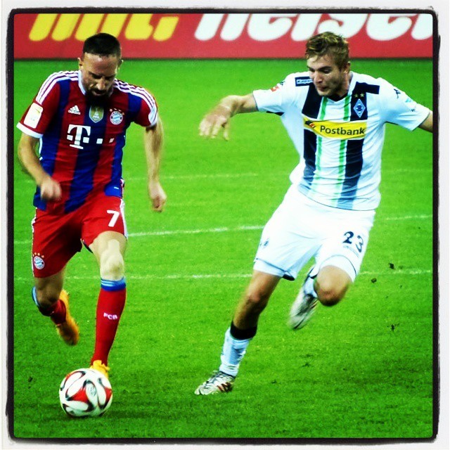 #Ribery und #Kramer im #Zweikampf. #Borussia @borussia #soccer #bundesliga #gladbach #fohlen #fussball #vfl #bmgfcb #bmg
