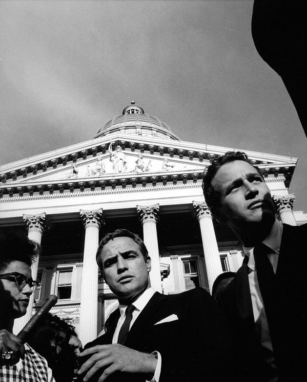 pierppasolini:  Marlon Brando and Paul Newman supporting a sit-in for fair housing,