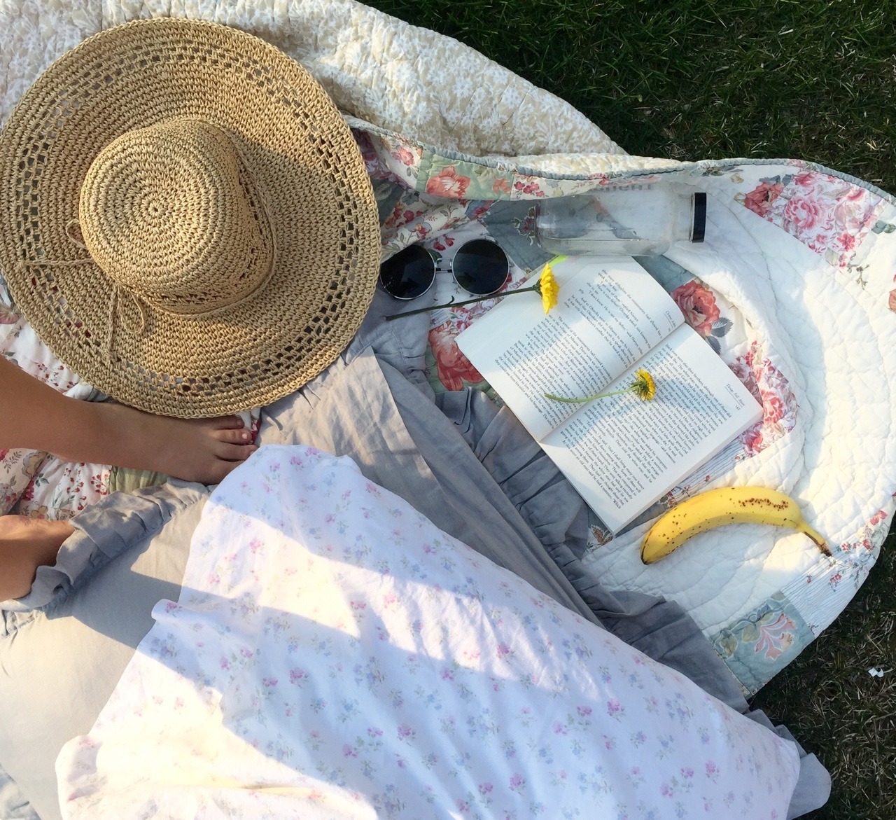 buzzflower:  I did my homework outside today &amp; it was so so nice 😌💐