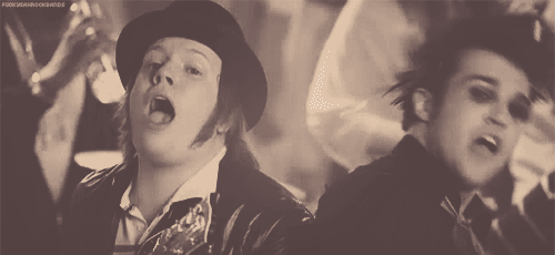y0rkshire-tea:  If you’re ever sad just remember that Patrick Stump does things like this                