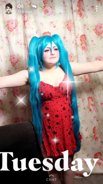 ghost-kingg: burmesepythons: anyone else in this thread a t-posing robot lesbian singer? miku - me!