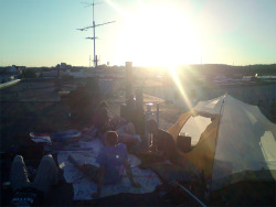 hamburg-von-unten:  “rooftop-camping”