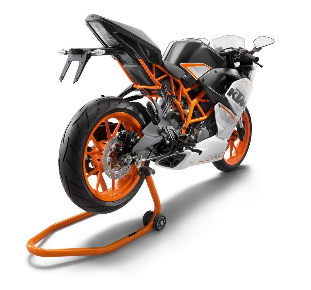 bikesbrewsandbabes:  soulsteer:  2014 KTM RC390  a sportier version of the 390 duke?