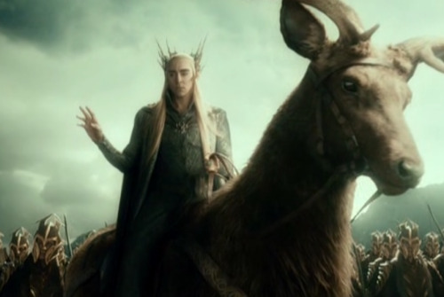 fallen-angel-missing:lyxdelsic:OK SO LOOK AT THIS. THRANDUIL WAS WEARING HIS “KING” CROW