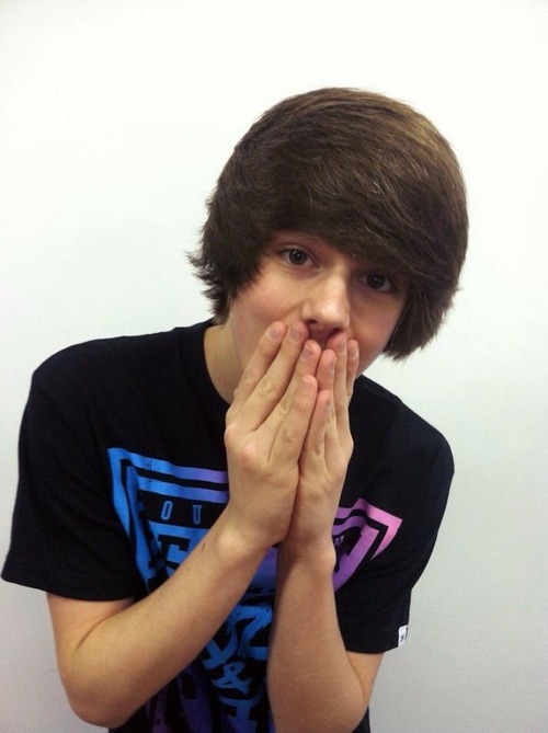 teenboyscanloveboystoo:  gaytassieboy:  meowcuteguys:Fuck me sideways ;D  cutie  Lol what he said