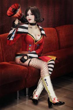 animegeeksplayland:  Borderlands 2, Mad Moxxi, #videogame, #costume, #cosplay 