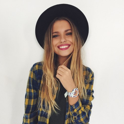 https://amazinggirlsphotos.tumblr.com/post/155072425197