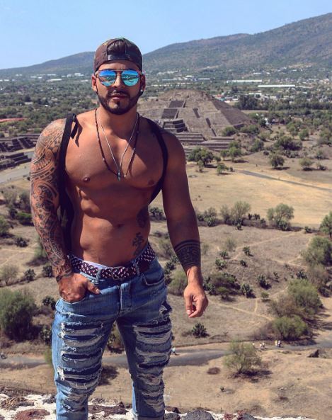 thejuicylatincocks: ＴＨＥ ＪＵＩＣＹ ＬＡＴＩＮ ＣＯＣＫＳ Follow me | Ask away | All pics Caution: Highly addictive