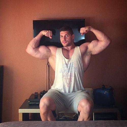 Hot Musclular Dudes