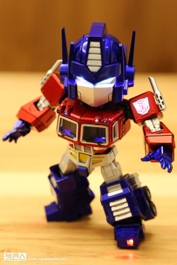 thetransformers:  Kids Logic SD Metallic Optimus Prime 