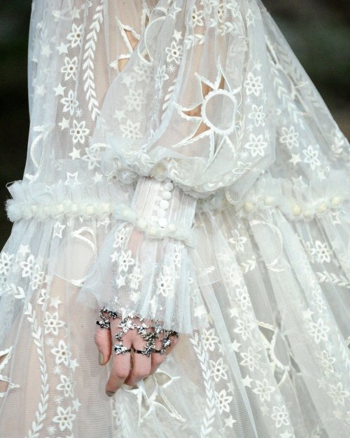 nycfashun:  This Alexander McQueen dress is everything 