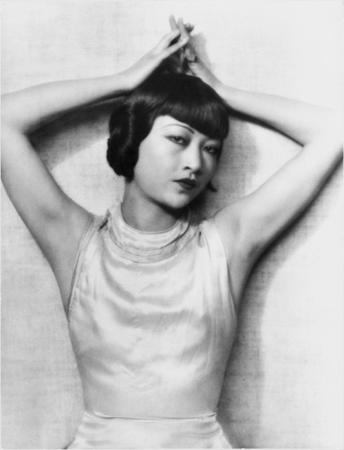 summers-in-sunnydale:Portrait of Anna May Wong by Dorothy Wilding, 1930