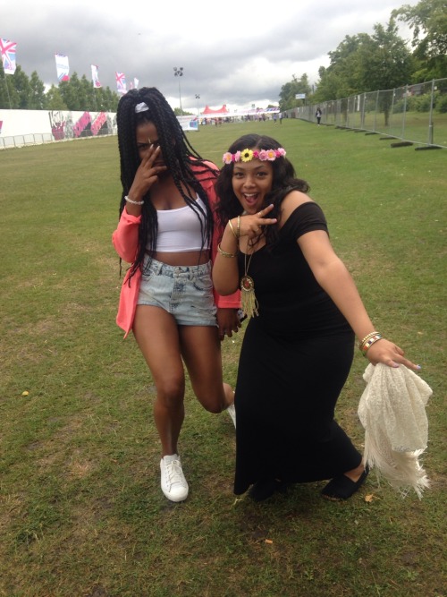 scrapes:  blackgirlsrpretty2:  SPOTLIGHT: http://aliyahmariabee.tumblr.com/  I LIVE