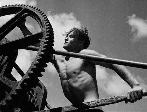 Herbert List (1903-1975) Tuscany. Viareggio. Docker, 1933