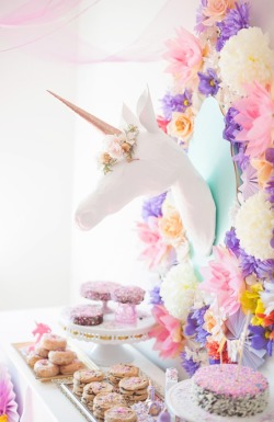 pearmaiden:  Unicorn dessert table 