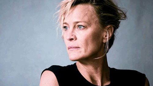 dcmultiverse: Robin Wright behind the scenes of the photoshoot for The Edit by Net-A-Porter (August,