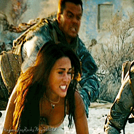meganfoxrocksmyworld:  Transformers: Revenge of the Fallen, 2009.My headcanon: Mikaela’s
