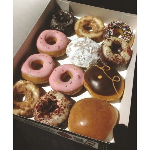 deliciously hot debaucherous deals w/ Derek #doughnutlife #krispykreme