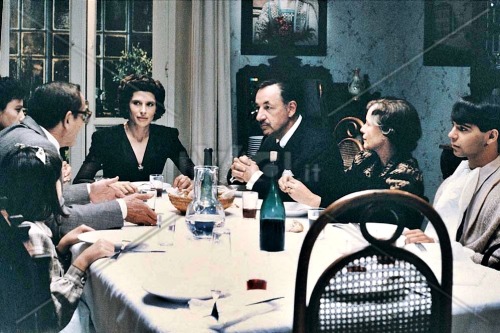 a família (1987), uma comédia que traça 80 anos de história(1906 - de 1986) através da saga de uma f