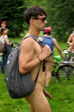 benudenfree:  nude in public, another wnbr