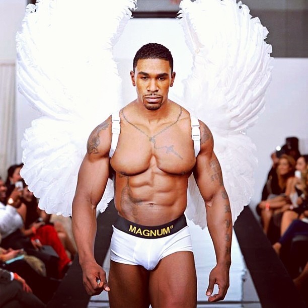 jaspercraig:  Cross Thompson  Mmm