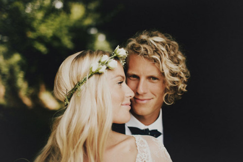 Everything about this wedding is just so beautiful and chic yet relaxed and inviting. Photographed b