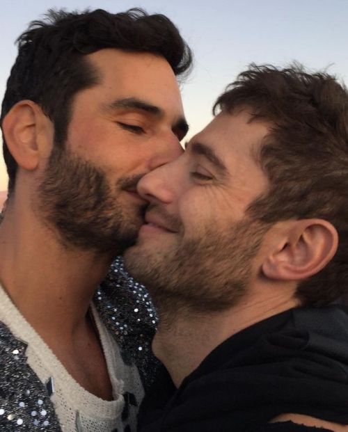 justapayneaway: After 18 years together, actor Julian Morris and artist Landon Ross publicly announc