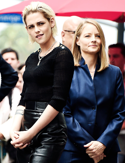 itakemyselfveryseriously:  Kristen Stewart and Jodie Foster - Walk of Fame Ceremony