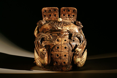 Chinese dignitary jade tiara (5)AsiaChina, Ming DynastyWidth : 6 7/8 inchHeight : 8 &frac12; inc