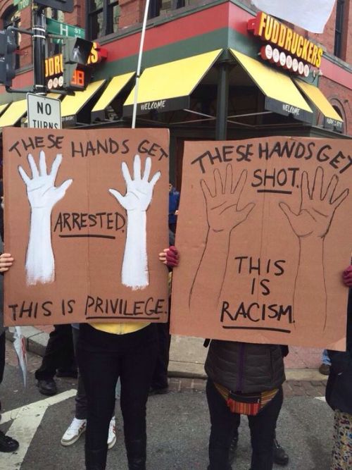 honestlyyoungpersona:  One photo explains everything. Get arrested or get shot #BLM