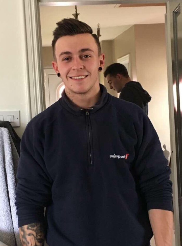 thebaitshack:  Aaron 23 straight Irish. What a cock he’s packing. Big boy
