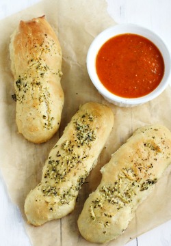 vegan-yums:  Vegan Garlic Herb Breadsticks with Marinara Sauce / Recipe