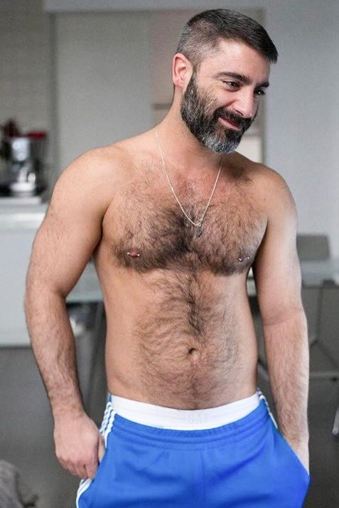 goldenlab1: I like guys that are hairy chested, bearded and regular guys!! YEAH!