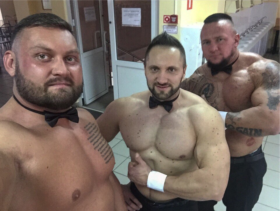 misterunivers:Russian chippendales …the las vegas real ones look like a band of