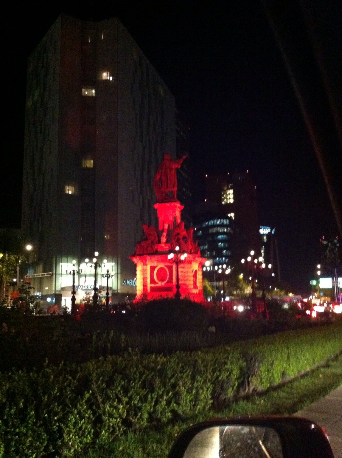 Bella noche en la CDMX! at Glorieta de Colón – View on Path.