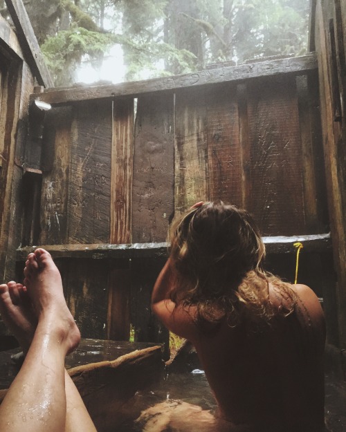 camptrend:  lasplayaslasmontanas:  This friendship knows neither bounds nor shame. A hot springs bath in the hood. 📷 by Kerry #mounthoodnationalforest   speaking from experience, a hot springs bath should be on everyones bucket list