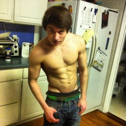 jocksndudes:  Nice abs and sagging in the kitchen. Hot jeans and boxers.