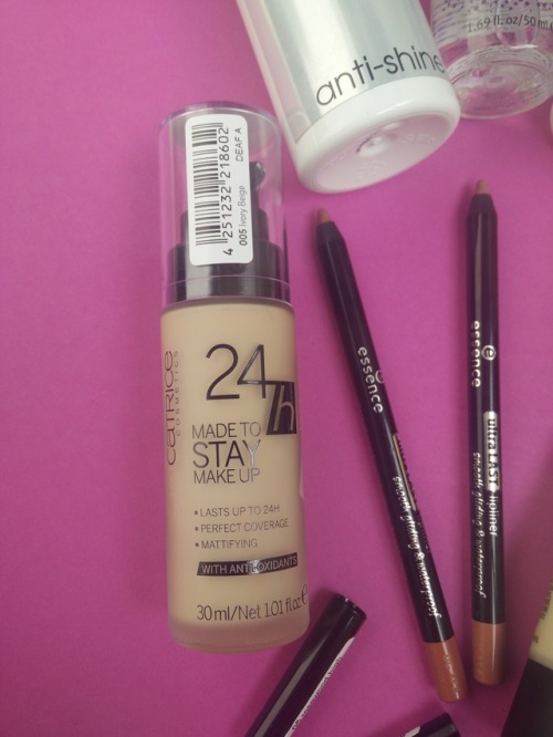 Catrice 24h Made to Stay foundation review on spesstyle.com! Come say hi :)