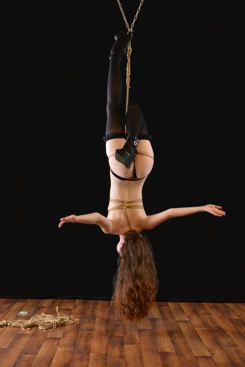 thesalacioussub:  Flying.