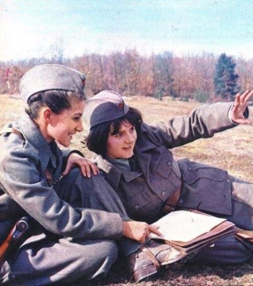 partisan1943:Female soldiers of the Yugoslav People’s Army.