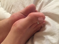 fetishgurl:  Pink pedi