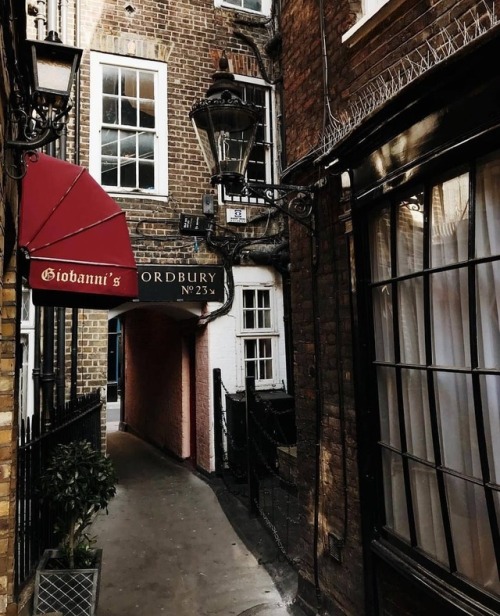 myfairylily:Diagon Alley ? … nope : Bedfordbury, London | @sushiksyusha 