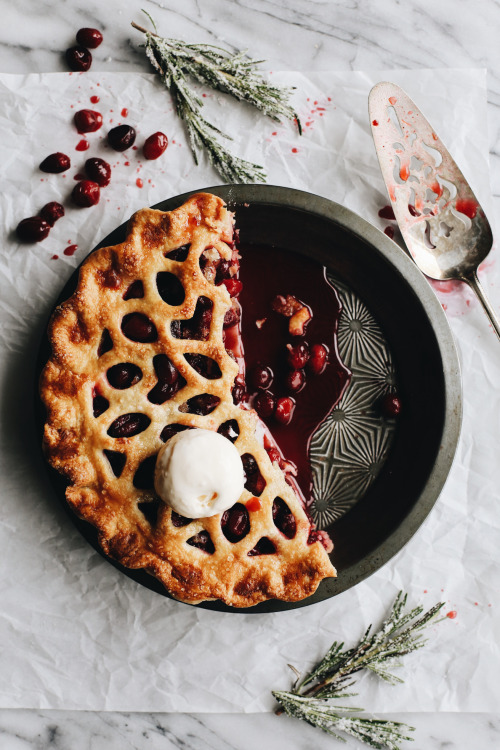 sweetoothgirl:perfect cranberry pie