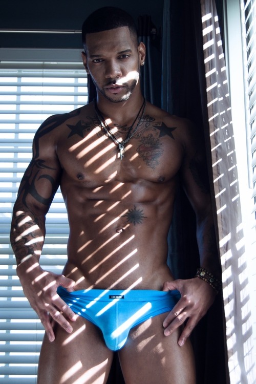 dobrahreloaded:    Tyrone Wells by Dorian