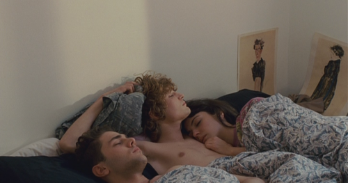 oddfilmstills:les amours imaginaires (2010)