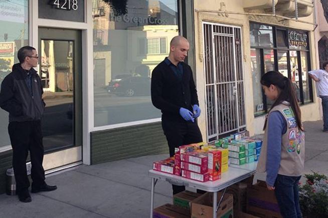 kalifornia-kiitten:  anfagistan:  nezua:  A 13-year-old Girl Scout in San Francisco