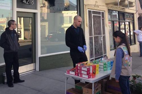 devi13:anfagistan:nezua:A 13-year-old Girl Scout in San Francisco recently set up shop outside a mar