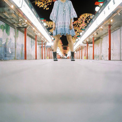 lensblr-network:  421* 浅草仲見世* minolta